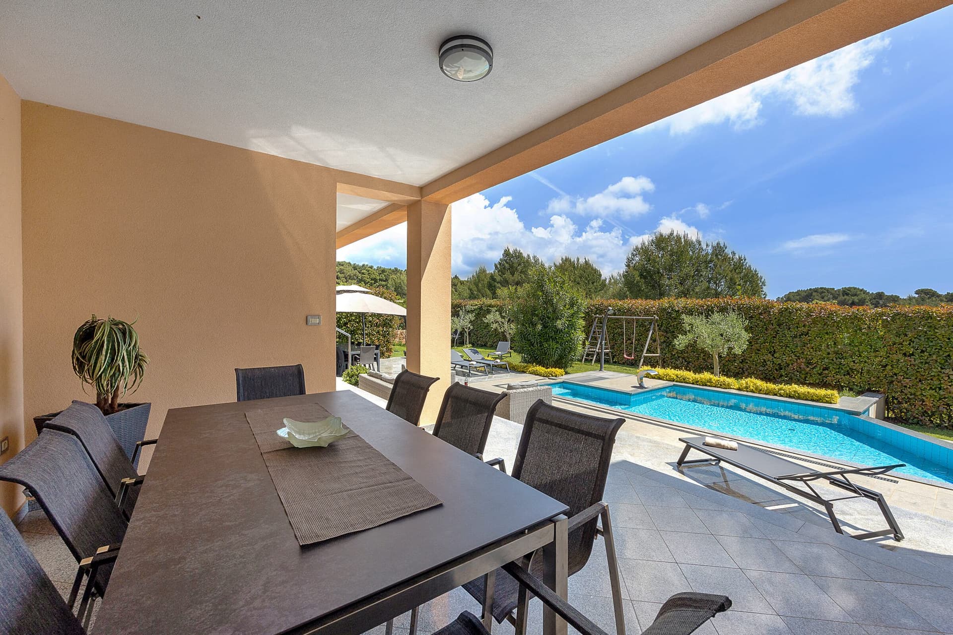 Villa Relax spacious dining room